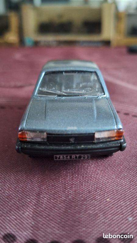 LE6423 MINIMINI LABEL43 Voiture 1/43 Peugeot 305 taxi Barcelone noire EDL