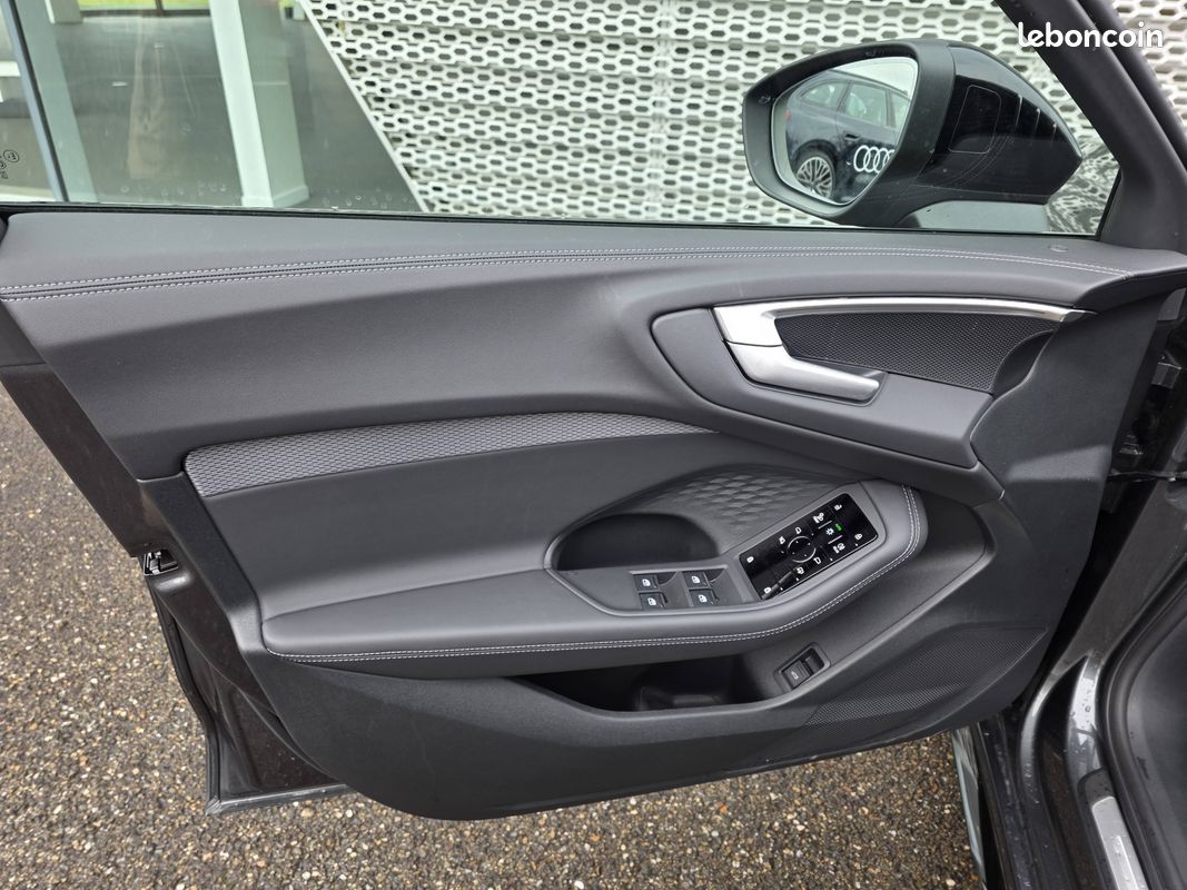AUDI A5 Avant TDI Hybride 204 ch S tronic 7 S line (image 22)