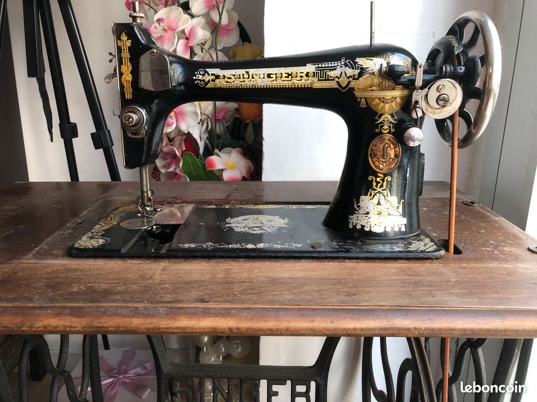 Machine à coudre singer dans son caisson et accessoires (image 3)