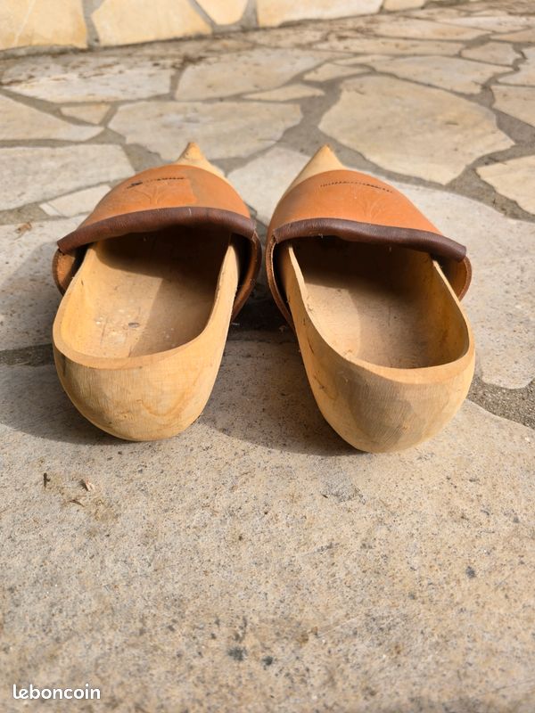 ANCIENNE PAIRE DE sabots en bois et cuir Auvergne ? EUR 15,00 - PicClick FR