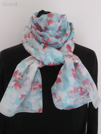Étole En Soie Vintage Gérard Darel Motif Fleurs Brodé 108x175 Cm - Gris, Occasion