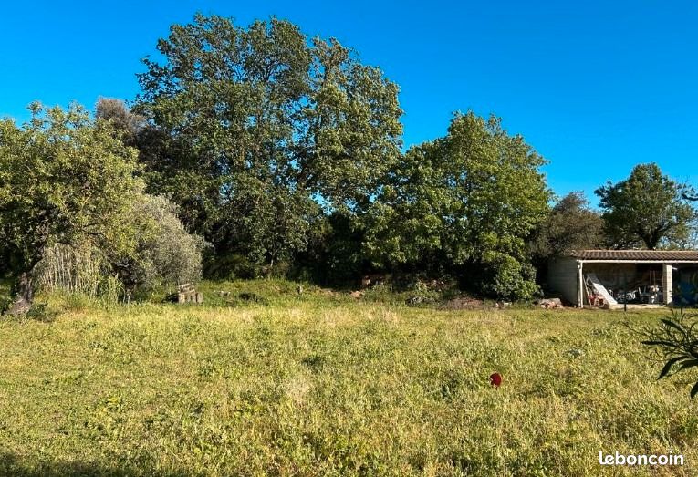 Terrain 584 m² · à Vinassan · 139 900 €