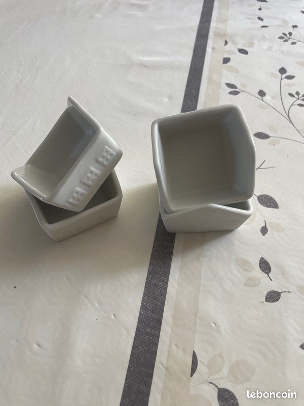 4 petites coupelles (image 1)