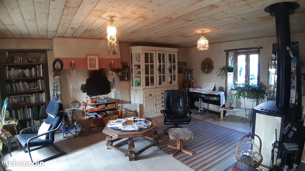 Jolie maison, belle grange - 5,5ha - petit paradis - Lesterps 16420 (image principale 2)
