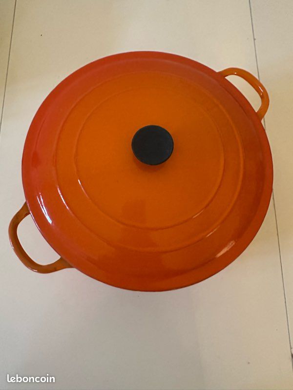 Plat Le Creuset Fonte émaillée. Petit Modèle
