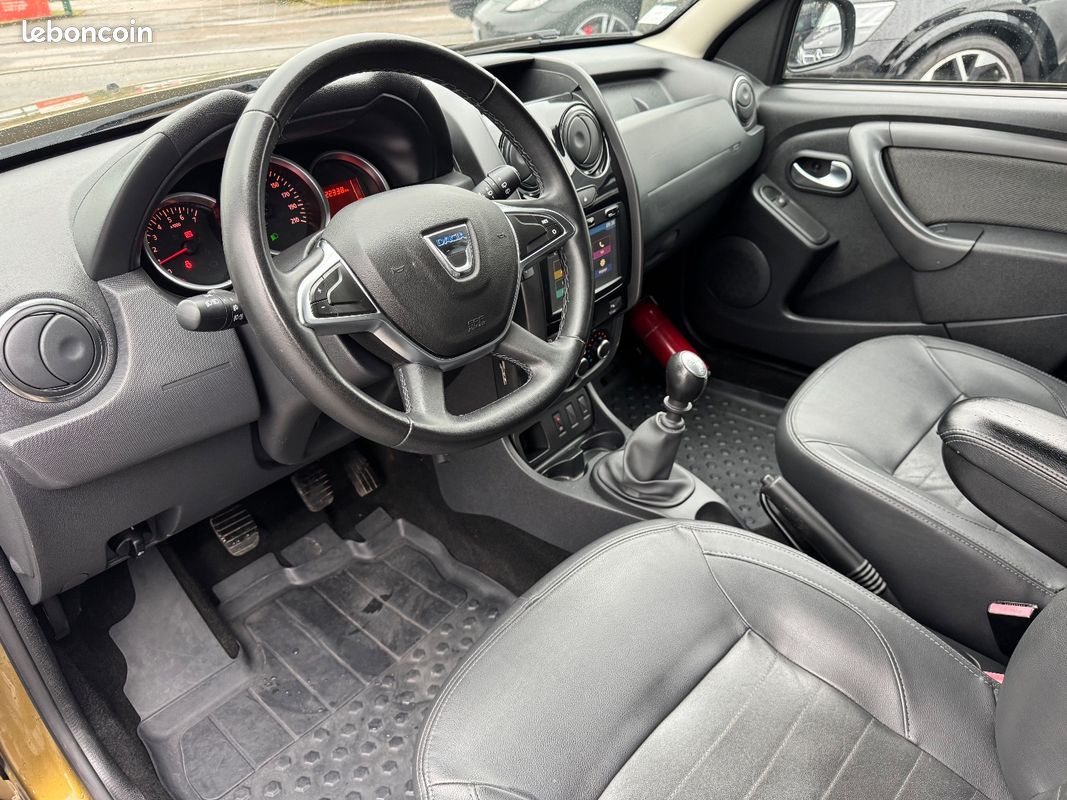 DACIA DUSTER Black Touch TCE 125Ch 4x2 (image 9)