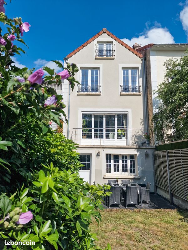 Maison 7 pièces 216 m² · à Marnes-la-Coquette · 216 m² · 1 349 000 €