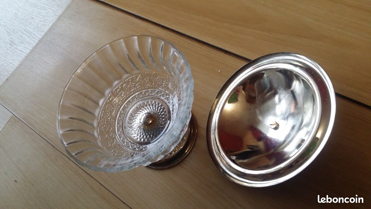 Sucrier ou bonbonnière verre ciselé et métal (image 1)