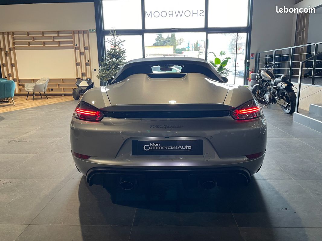 PORSCHE 718 SPYDER 4.0i 420 ch - PORSCHE APPROVED 12/2026 - BOSE - CARPLAY - INTERIEUR SPYDER CLASSIC HERITAGE - CAMERA (image 4)