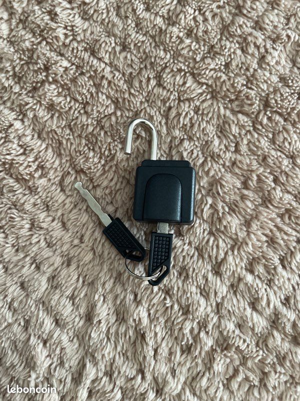 Petit cadenas neuf avec deux clés (image 4)