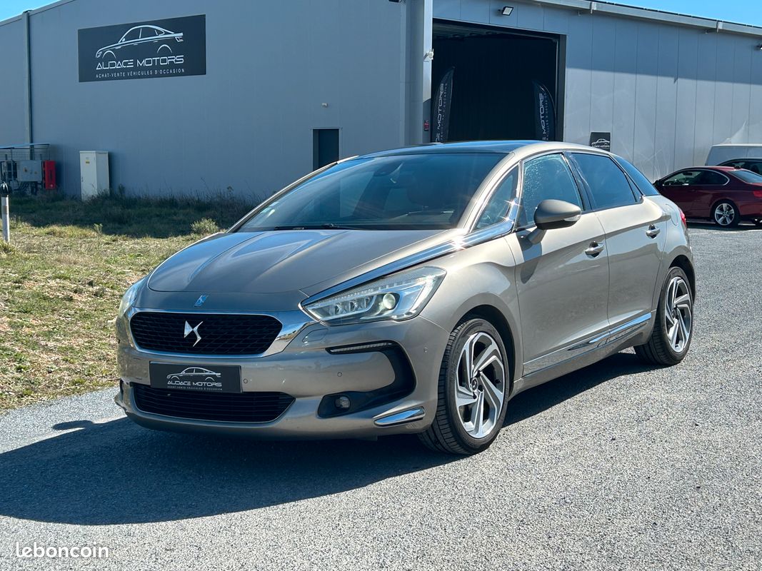 DS DS5 - 2.0 BlueHDI 180 Sport Chic - BVA / Caméra de recul et Aide au stationnement AV & AR / Sièges Cuir électrique / Démarrage Keyless / Jantes alu 18" / Très belle configuration / Garantie 3 mois (image 1)