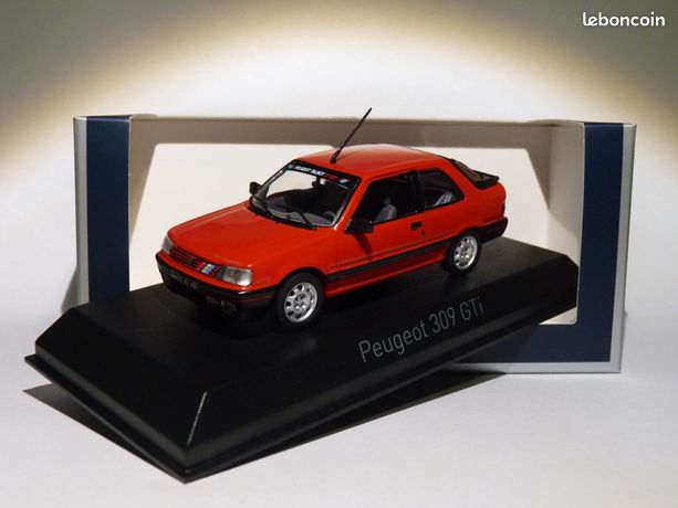 Peugeot 309 GTI 1987 – Rouge Vallelunga, Déco PTS, échelle 1:43, Miniature De Collection