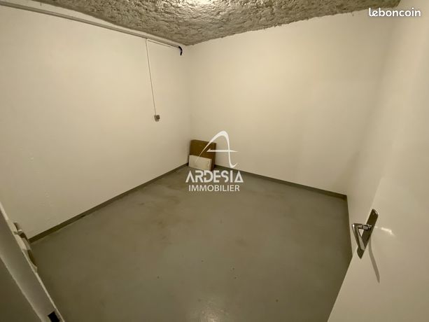 https://img.leboncoin.fr/api/v1/lbcpb1/images/9b/da/63/9bda63b7a2ea63eb4e1ab188aaa69e7c64c1576e.jpg?rule=ad-image