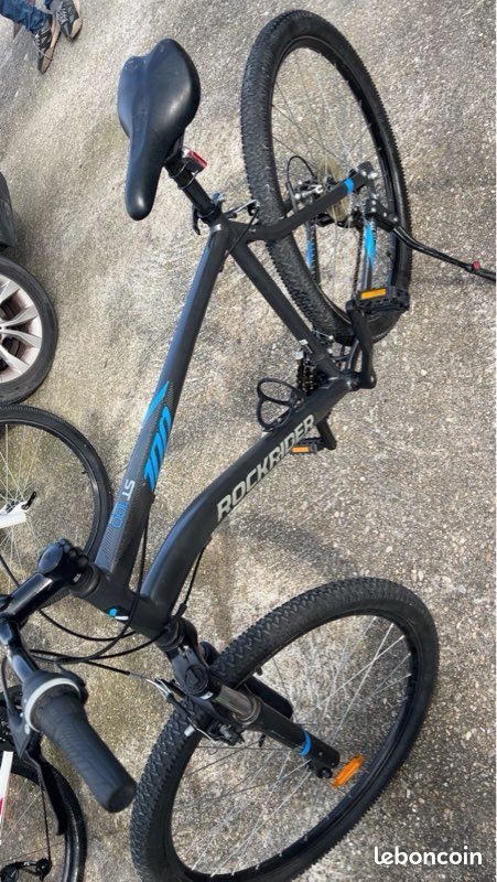 Un lot de trois vélos et d’un porte vélo (image 2)