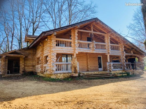 A vendre: Maison en rondins avec 2 studios d’hôte et 2 chalets