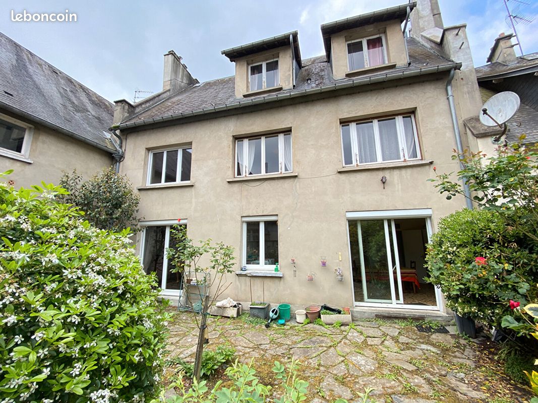 Maison 9 pièces 229 m² · à Condé-en-Normandie · 229 m² · 157 700 €