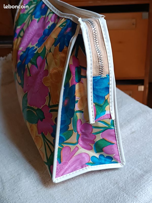 Ancienne trousse de toilette plastique grandes fleurs (image 7)