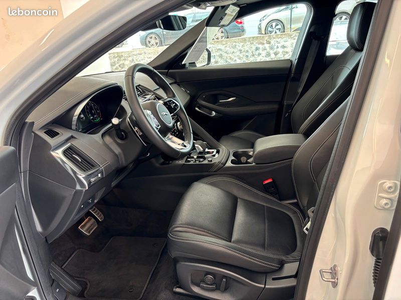 Jaguar E-PACE P300e R-Dynamic S (image 4)