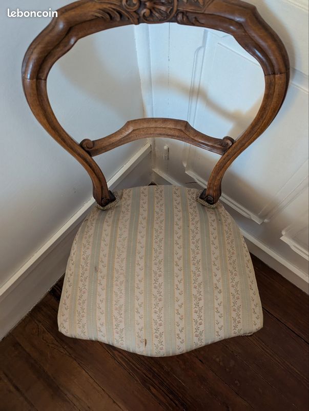 Chaise ancienne en bois et tapissée (image 2)