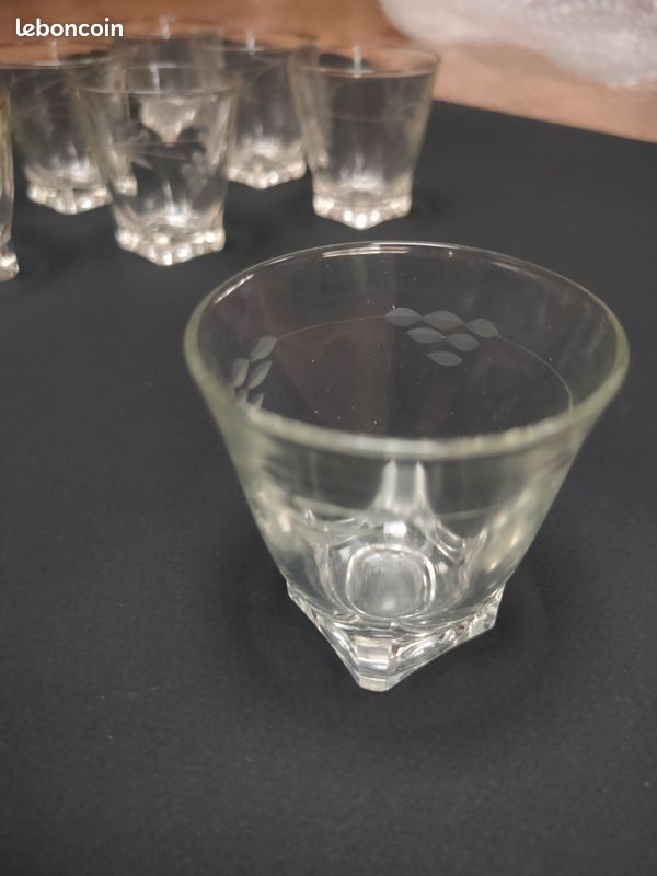 8 anciens verres à liqueur (image 3)