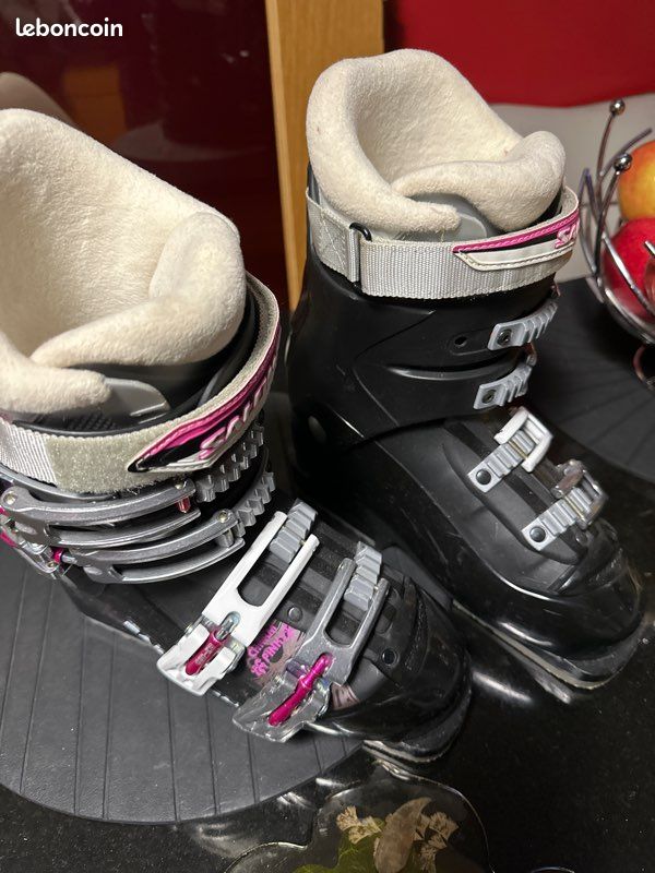 salomon charm pink ski boots S/Pro Alpha 90 GW benefit from a superior fit and performance to those of other models in the same category Salomon Charm 7 Ski Boots-Women's