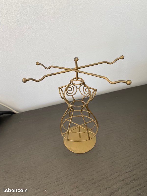 Porte bijoux buste métal (image 3)