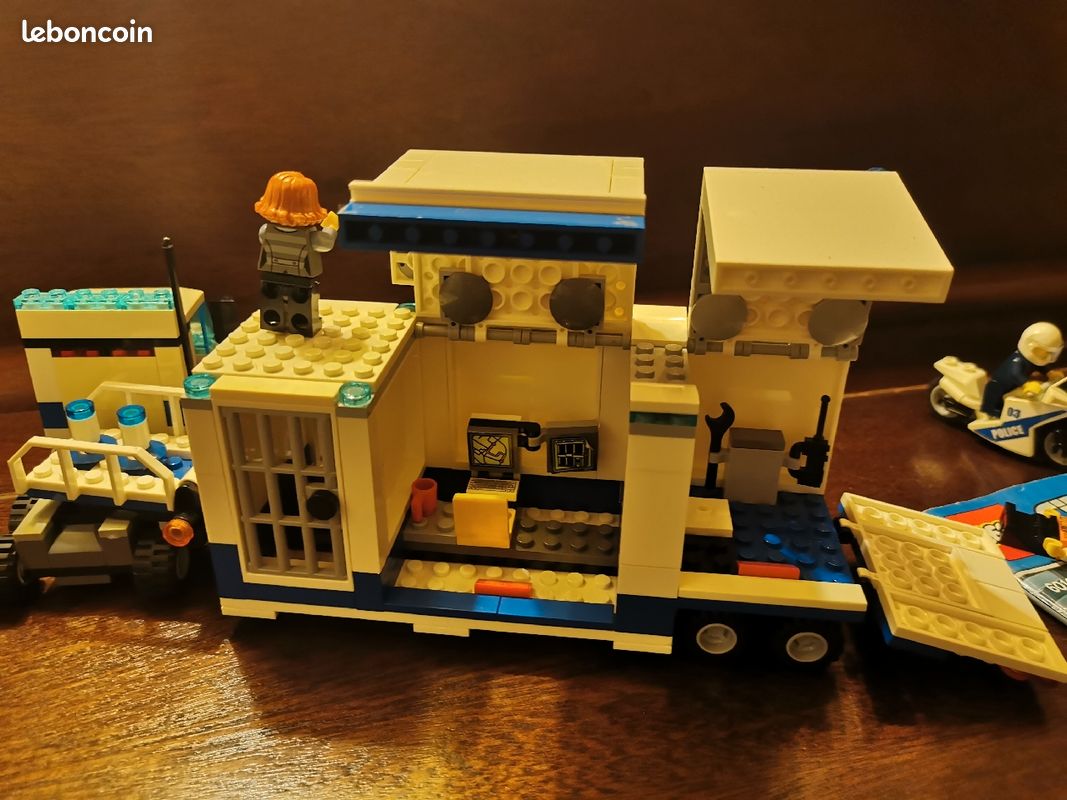 Poste de commandement police lego 60139 (image 2)