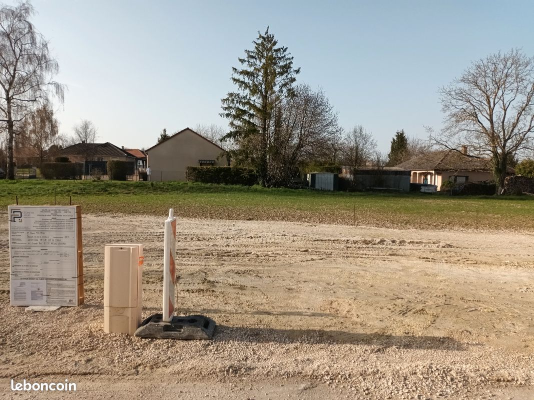 2 terrains à bâtir de 900m2 chacun · à Mesnil-Sellières · 58 630 €