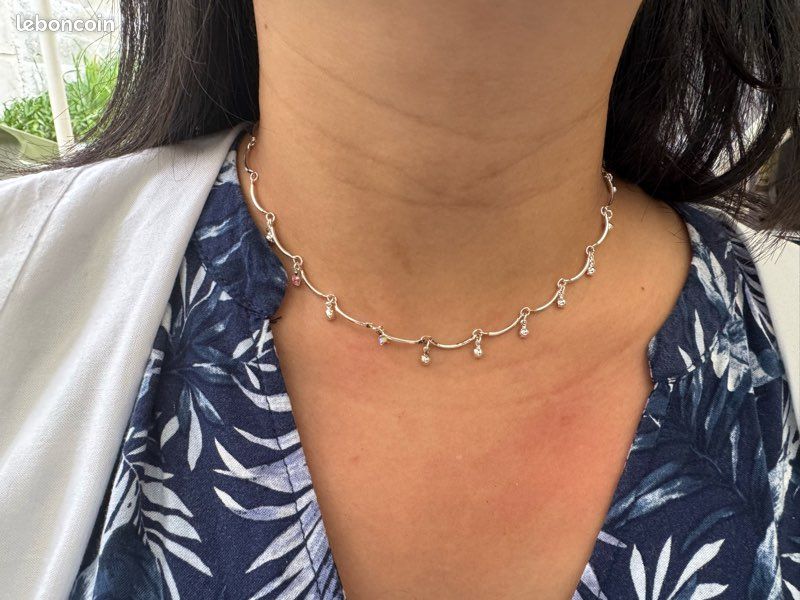 Collier Fantaisie Rouge - Longueur 37-38 Cm, Occasion En Bon état, Porté Quelques Fois