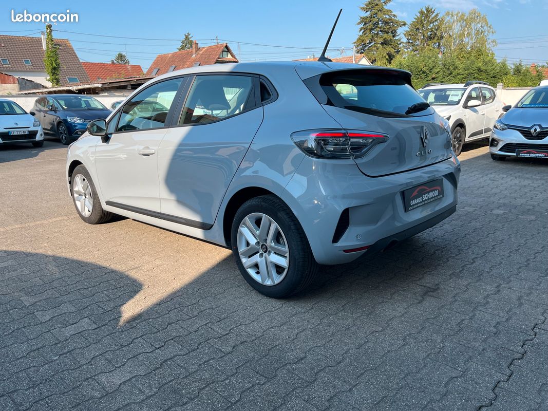 Renault Clio 1.5 dCi 100ch Evolution - 25 (image 6)