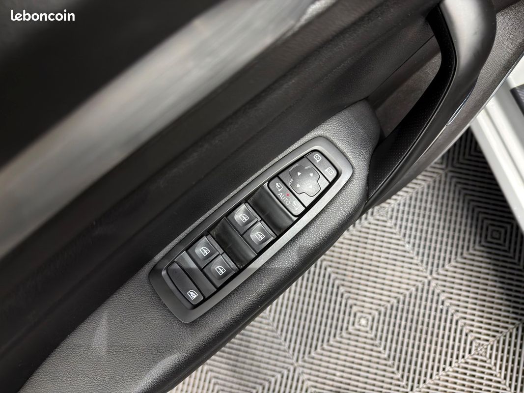 RENAULT Megane IV INTENS 1.5 BLUE DCI - 115 CV - CARPLAY - CAMERA DE RECUL - ATTELAGE (image 22)