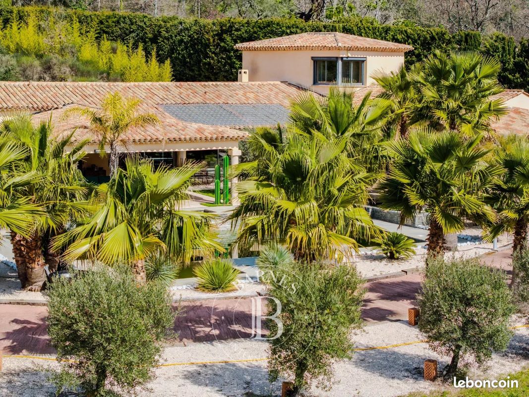Maison 9 pièces 320 m² · à Lorgues · 320 m² · 2 200 000 €
