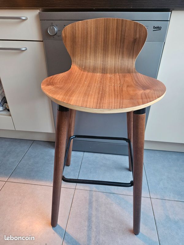 Lot 4 tabourets noyer (image 1)