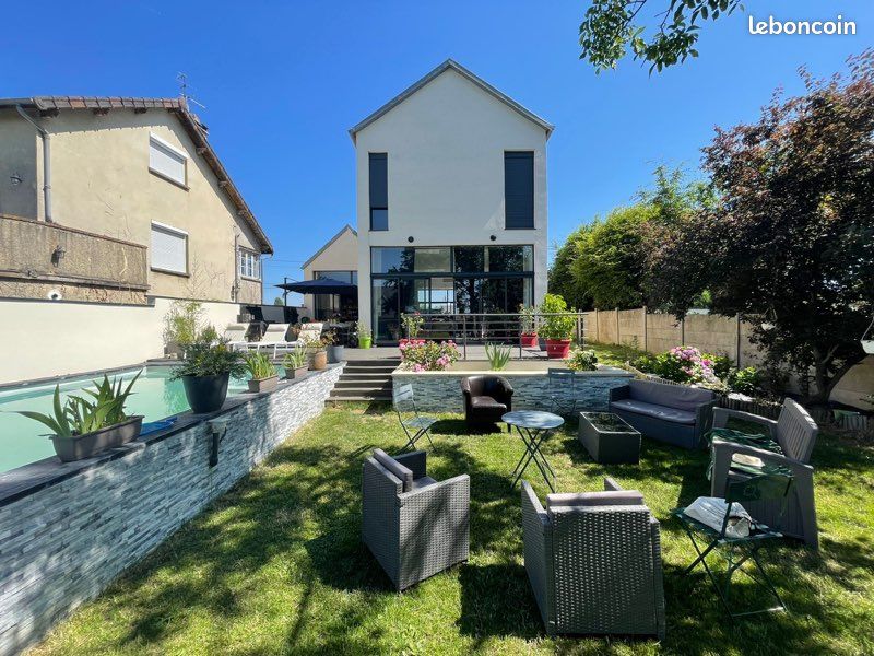 Maison 11 pièces 200 m² · à Périgny · 200 m² · 725 000 €