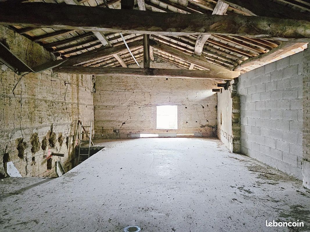 Maison 3 pièces 140 m² · à Eyzin-Pinet · 140 m² · 90 000 €