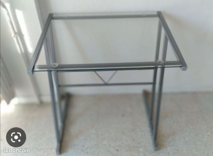 Bureau en verre (image 1)