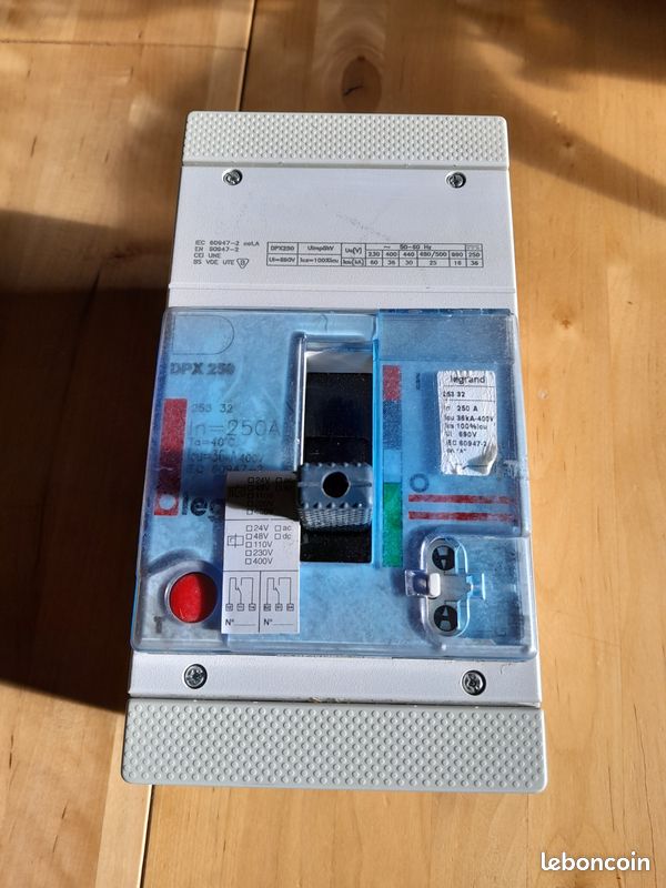 Disjoncteur magnétothermique DPX250 (image 1)