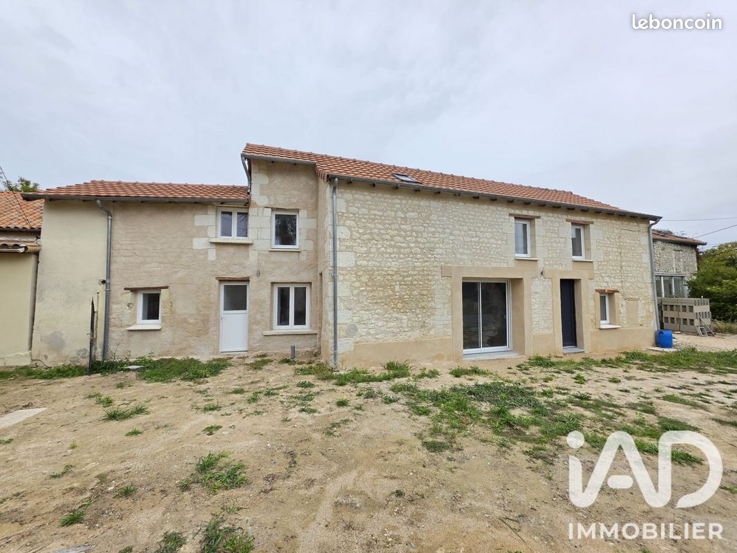 Maison 5 pièces 123 m² · à Dangé-Saint-Romain · 123 m² · 157 000 €