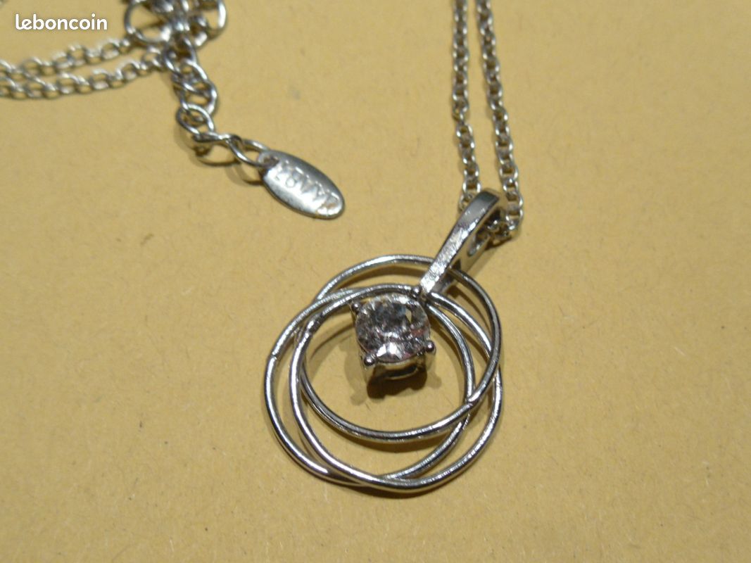 Pendentif cercles et pierre (image 1)