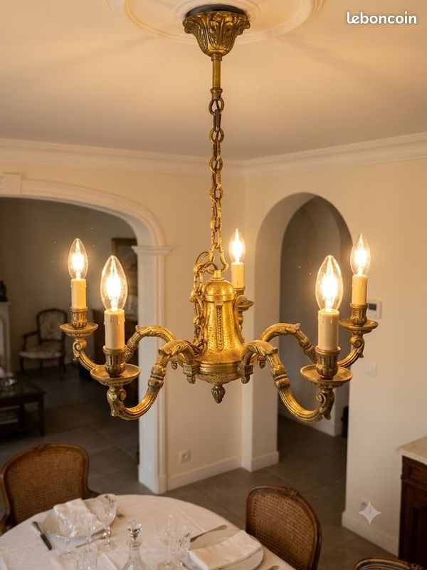 Grand lustre ancien en laiton massif – Style Louis XV – 5 branches (image 1)