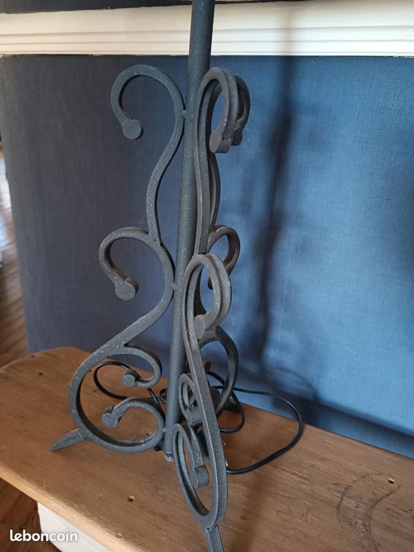 Lampe en fer forgé (image 2)
