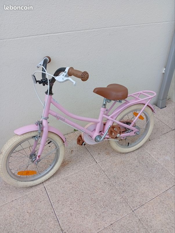 Vélo enfant 4 à 7ans Stitch Vintage Beach 16 pouces – Style rétro – Bel état
Description : (image 2)