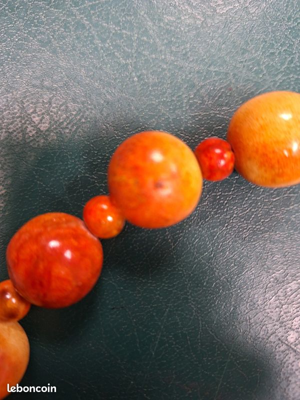 Collier boules bois (image 4)