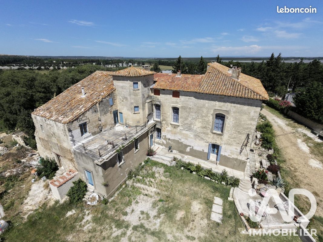 Maison 9 pièces 600 m² · à Saint-Gilles · 600 m² · 699 000 €
