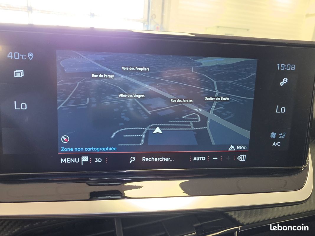 PEUGEOT 2008 PureTech 130 S&S EAT8 Roadtrip (image 18)