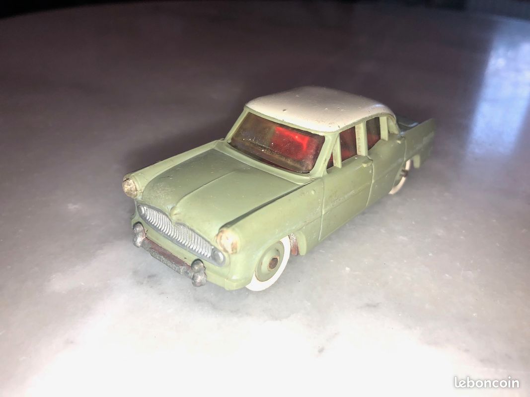 FORD VEDETTE Vert LEADER 1:43 sans boite de reference