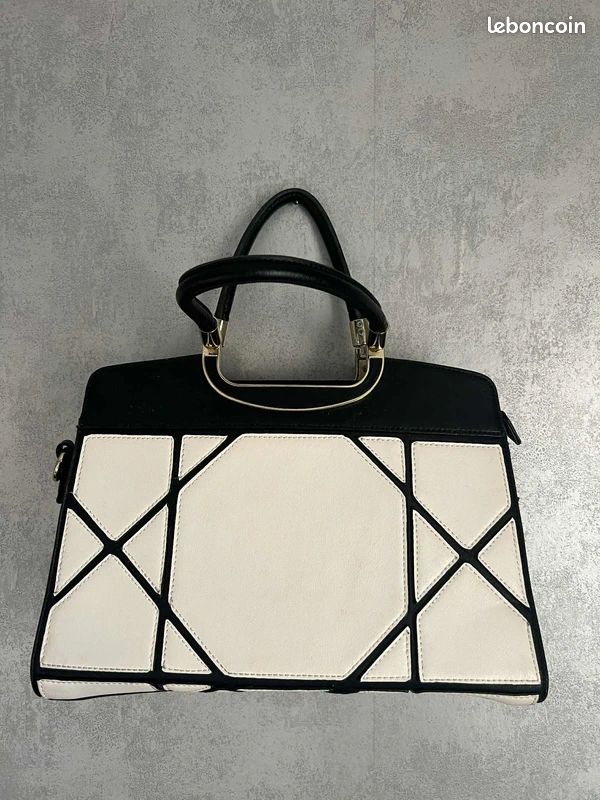 Sac à Main Couleur Blanc / Noir Bon Etat (image 1)