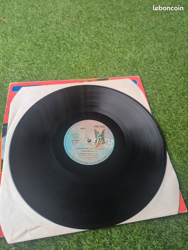 Vinyle Riot live 1982 (image 3)