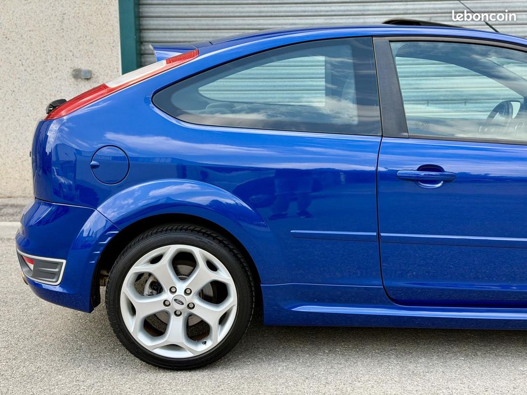 FORD FOCUS ST 2.5 225Ch MK2- Toit ouvrant - xénons - Première main (image 8)