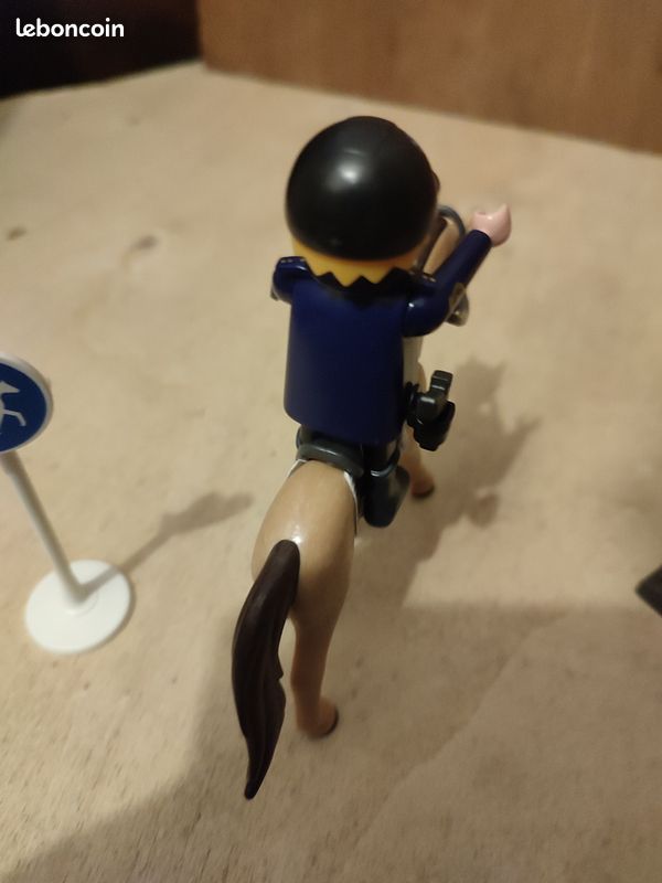 26 / Playmobil 9260 – Policier avec cheval (image 7)